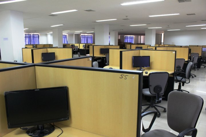 Hidayatullah National Law University, Raipur IT lab of Hidayatullah National Law University